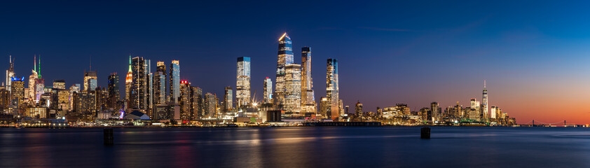 Wall Mural - View across Hudson River of skyscrapers of New York City. Manhattan skyline at sunset from Midtown West to Lower Manhattan (Hudson Yards and World Trade Center). NY, USA