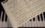 Electric piano, keyboard piano, nuty na klawiszach pianina
