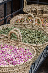 canastos con perfume,zoco de Marrakech, Marruecos, norte de Africa, continente africano