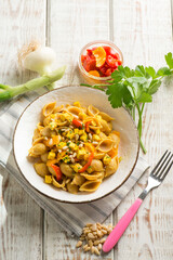 Canvas Print - shelle pasta with tofu capsicum turmeric and pine nut