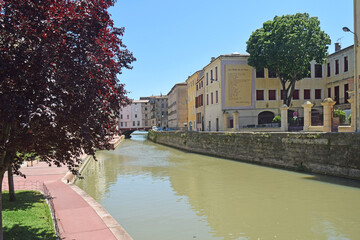 Wall Mural - Centre historique de Narbonne, canal de la Robine, Aude, Languedoc, Occitanie.