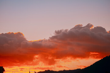 Wall Mural - nube con forma y rojas 