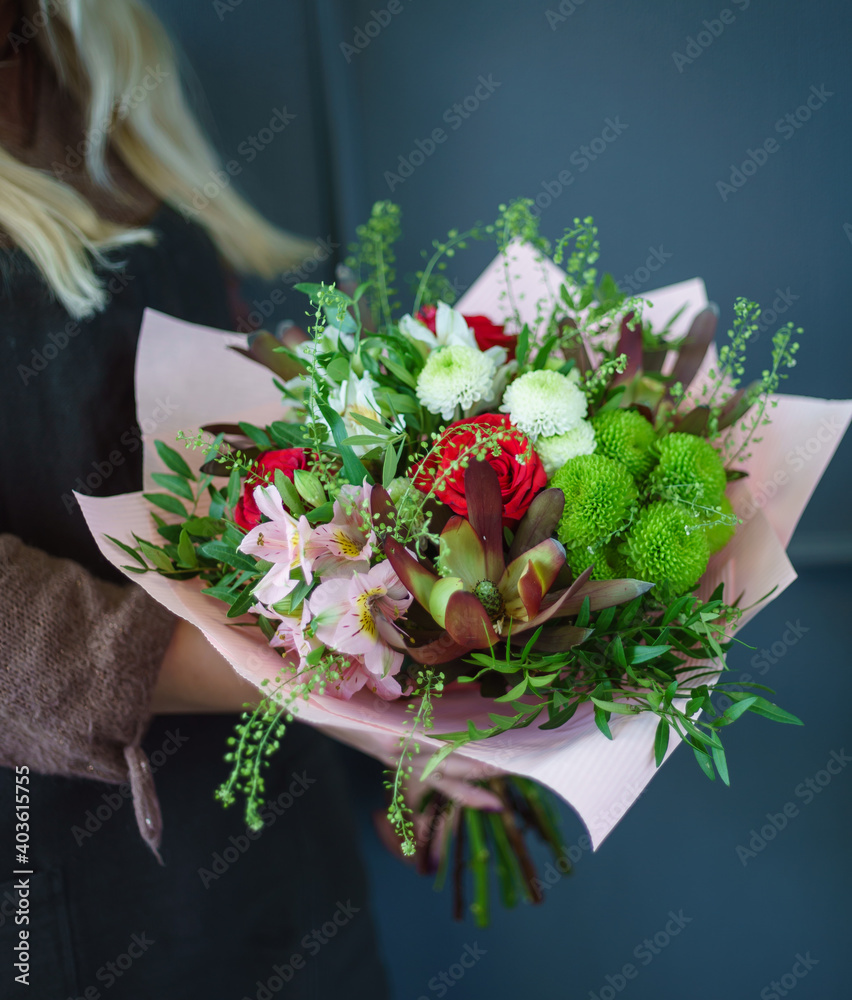 nice bouquet in the hands - obrazy, fototapety, plakaty 