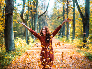 woman in the autumn park