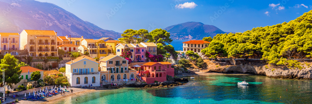 Assos village in Kefalonia, Greece. Turquoise colored bay in Mediterranean sea with beautiful colorful houses in Assos village in Kefalonia, Greece, Ionian island, Cephalonia, Assos village. - obrazy, fototapety, plakaty 
