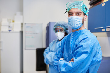 Wall Mural - Forscher Team in Labor fÃ¼r Biotechnologie auf Impfstoff Suche