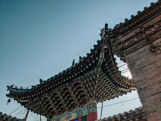 Poster - Low angle shot of a historic Buddhist temple in China under a bright sky