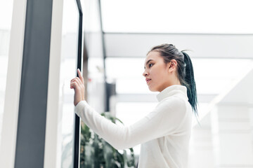 Wall Mural - Virtual shopping on a screen at a shopping mall