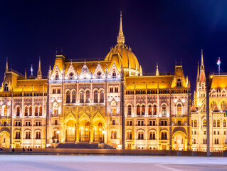 Wall Mural - Hungarian Parliament Building at night, Budapest, Hungary