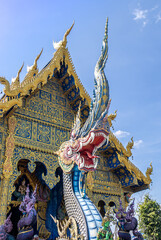 Sticker - Dragon du temple bleu ou Wat Rong Seua Ten à Chiang Rai, Thaïlande