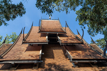 Poster - Toit de la maison noir du musée Baandam à Chiang Rai, Thaïlande