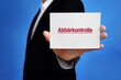 © MQ-Illustrations - Abhörkontrolle. Anwalt (Mann) mit Karte in der Hand. Text/Wort auf Schild. Hintergrund blau.
