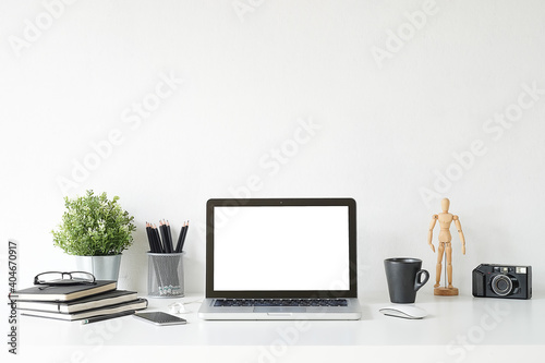 Obraz Dibond Laptop By Objects On Table
