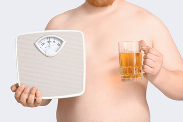 Sticker - Overweight man with scales and glass of beer on grey background. Weight loss concept