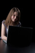 © antoniotruzzi - Young girl with long brown hair to the laptop
