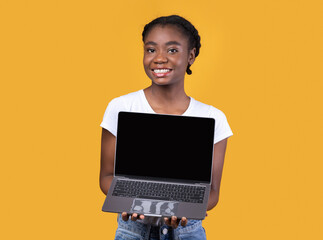 Aufkleber - Black Lady Showing Laptop Screen Holding Computer On Yellow Background