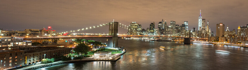 Poster - Panoramic View on Manhattan Skyline and Brooklyn Bridge at Night 