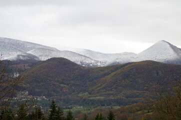 Wall Mural - Montagnes enneigées