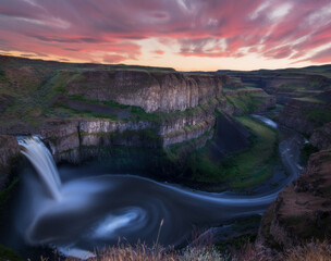 Wall Mural - sunset over palouse falls in washington state during spring