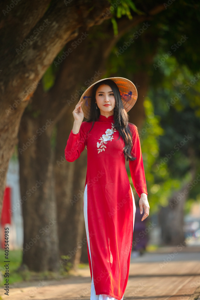 white christmas dresses Mulberry Silk Modern Casual Vietnamese Dress Set AO Dai & Pants main image 0