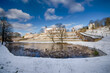 Schloss Wilhelmsburg mit Schlossgarten und Teich im Winter