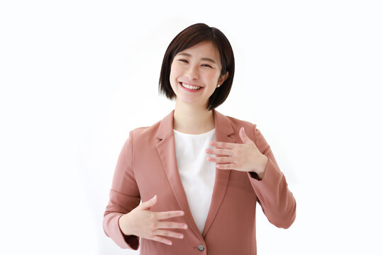 手話を話す女性「楽しい」「嬉しい」