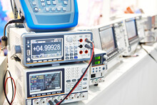 Power supplies and electronic measuring devices