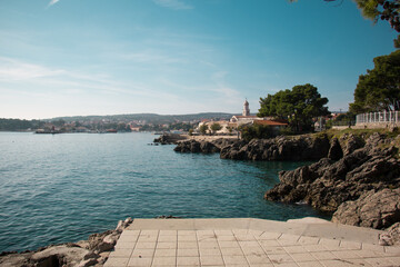 Poster - Beautiful view of the water surrounding the city on a sunny summer day