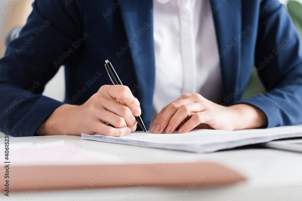 cropped view of team leader signing documents on desk - obrazy, fototapety, plakaty 