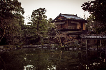 Canvas Print - Building by a pond in Kyoto, Japan