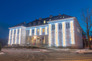 Poster - City hall of Pruszcz Gdanski with Christmas decoration.