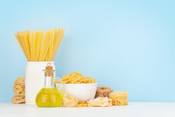 Poster - Various types of Italian pasta and olive oil