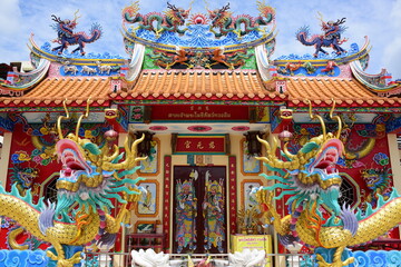 Wall Mural - Chinese art shrine in Thailand. It is the worship of people in Chonburi, Thailand. Chinese sculpture Made of stone decorated inside the shrine area. Chinese dragon statue Chinese decoration According