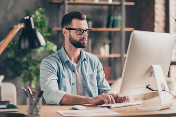 Sticker - Photo portrait of man working on desktop computer at table typing indoors