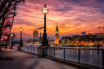 Wall Mural - The London Southbank riverside of the Thames with view to the Big Ben clocktower and Westminster Palace during a colorful sunset, United Kingdom