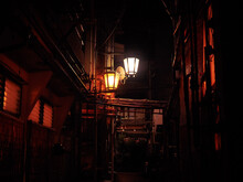 【長野】渋温泉の路地裏 配管と街灯