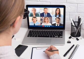 Aufkleber - Businesswoman Having Virtual Meeting Via Video Call Sitting At Workplace