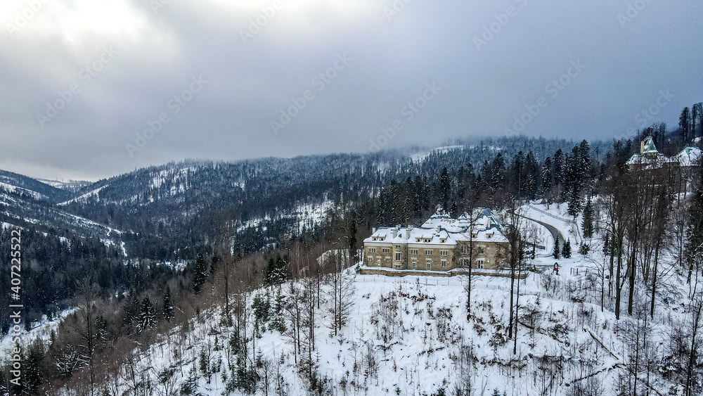 Beskid Śląski w zimie, hotel Rezydencja Prezydenta RP Zamek w Wiśle  - obrazy, fototapety, plakaty 