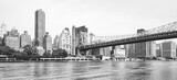 Fototapeta Nowy Jork - Panoramic view of Manhattan seen from Roosevelt Island, New York City, US.