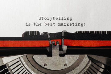 Aufkleber - Text Storytelling is the best Marketing typed on retro typewriter