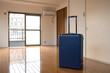 © wooooooojpn - Suitcase in empty apartment room, Tokyo, Japan　新生活イメージ（賃貸アパートで一人暮らし）