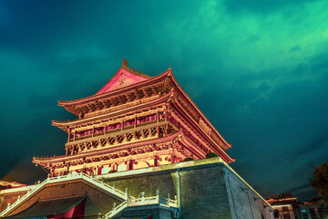 Xi'an Drum Tower is a famous ancient architectural landmark.