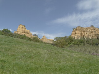 trekking fra le balze del valdarno