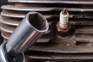 Wrench and spark plug for internal combustion engine Minor repair work on the drive unit.