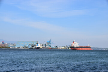 船 cargo ship