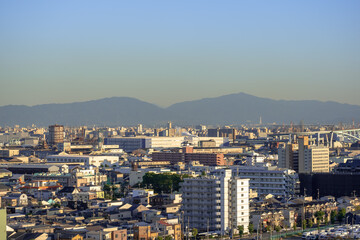 Wall Mural - 大阪市街地都市風景とその先に見える葛城山と金剛山