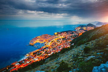 Fototapete - Evening views at famous european city of Dubrovnik - Fort Bokar.