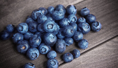 Canvas Print - fresh blueberries on wooden table