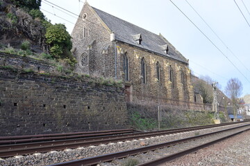 Wall Mural - Kirche an der Oberburg Kobern-Gondorf