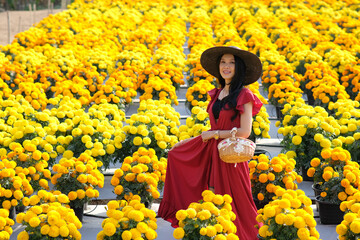 Wall Mural - girl in a field of sunflowers